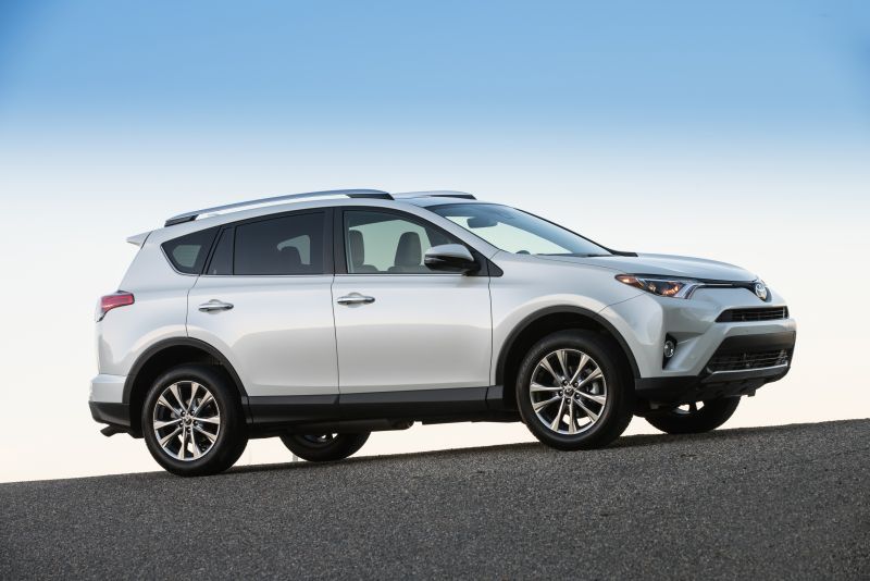 Toyota rav4 2015 года